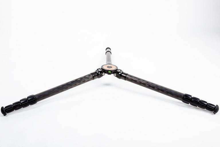 FLM CP-34 L5 II Carbon-Aluminium-Stativ mit drei Beinen.