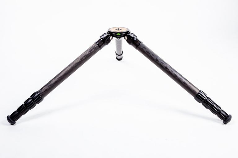 FLM CP-34 L5 II Carbon-Aluminium-Stativ mit drei Beinen.